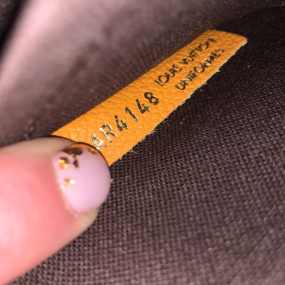 New with tags employees pochettes Louis Vuitton - Picture 7 of 11